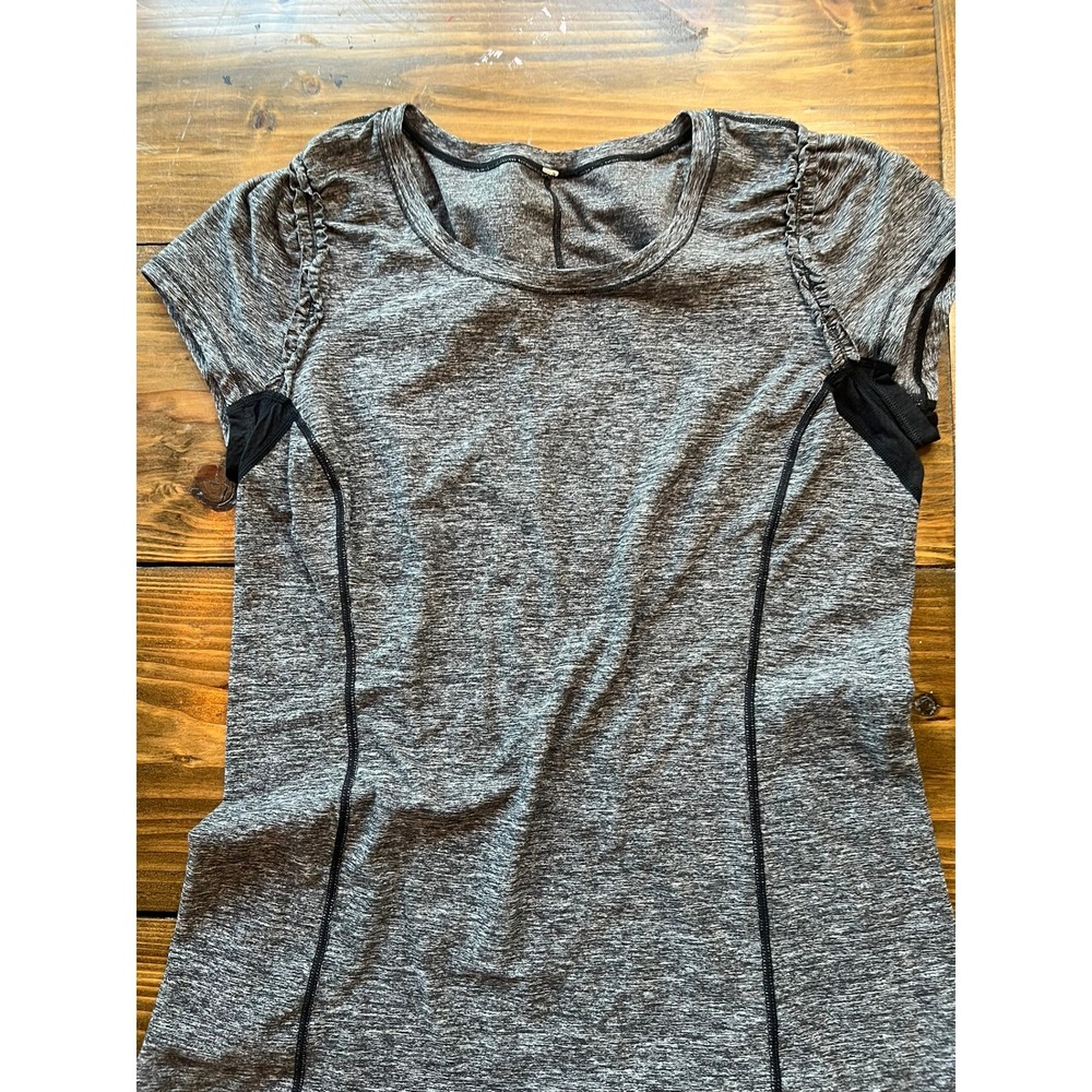 Lululemon Heathered Gray Space Dye Ruffle Shoulder Athletic Top Women's Size 6